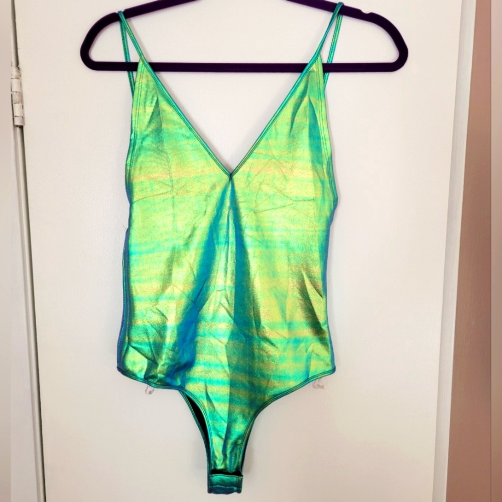 Better Be metallic Green & Blue spaghetti strap bodysuit w/ snaps sz M